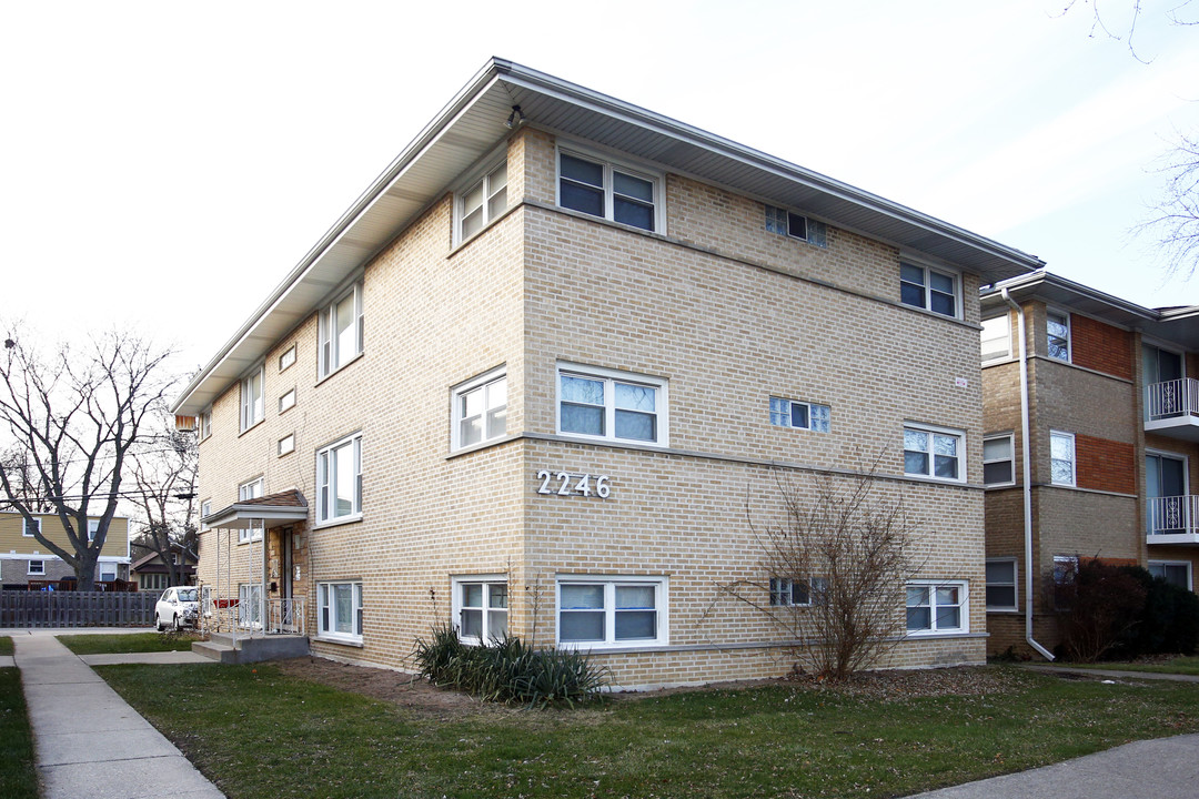 2246 S 17th Ave in North Riverside, IL - Building Photo