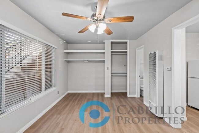 2110 Bacon St in San Diego, CA - Building Photo - Building Photo
