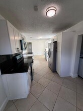 6230 NW 18th Ct in Sunrise, FL - Building Photo - Building Photo