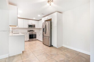 8172 NW 67th Ave in Tamarac, FL - Building Photo - Building Photo