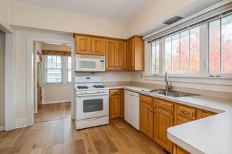 102 Park Pl in Libertyville, IL - Building Photo - Building Photo