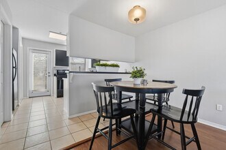 1852 N Scull Creek Dr in Fayetteville, AR - Building Photo - Building Photo