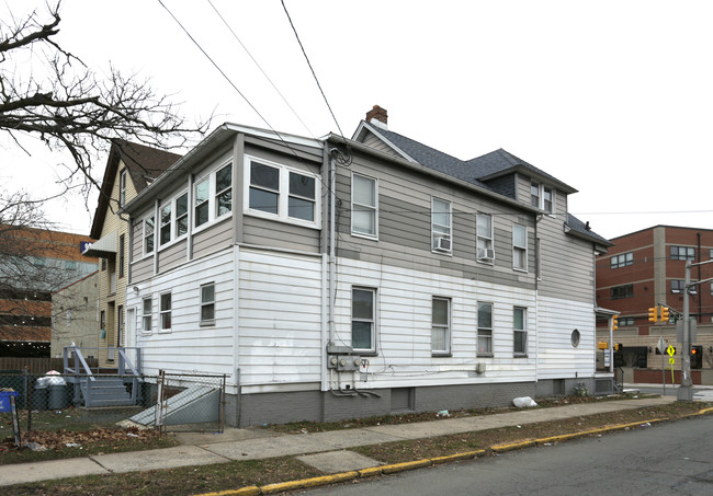 216 Easton Ave in New Brunswick, NJ - Building Photo - Building Photo