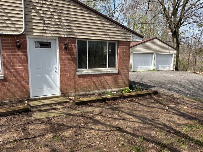 4253 S Lakeshore Dr in Mentone, IN - Building Photo - Building Photo