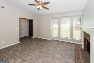 10236 Briarbay Loop in Jonesboro, GA - Building Photo - Building Photo