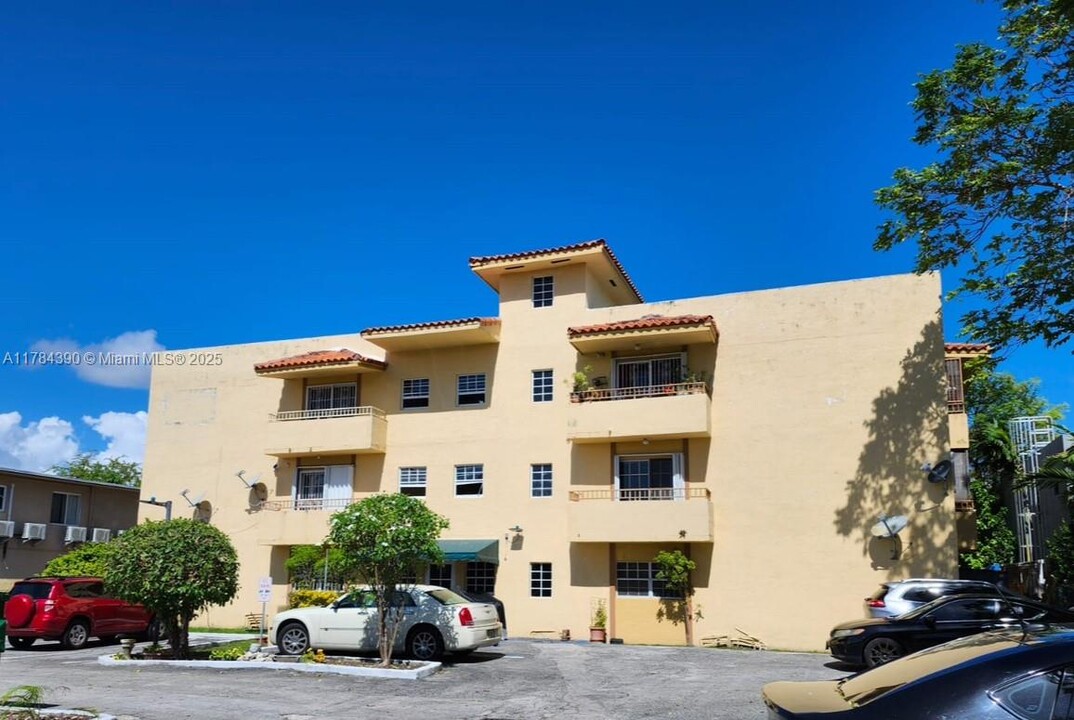 1351 SW 4th St in Miami, FL - Building Photo