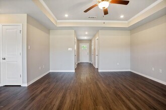 629 Oak St in Ocean Springs, MS - Foto de edificio - Building Photo