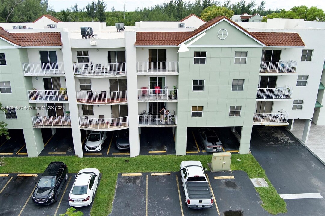 8200 SW 210th St, Unit 303 in Cutler Bay, FL - Building Photo