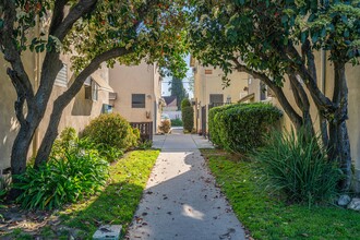 4916 Hazeltine Ave in Sherman Oaks, CA - Building Photo - Building Photo