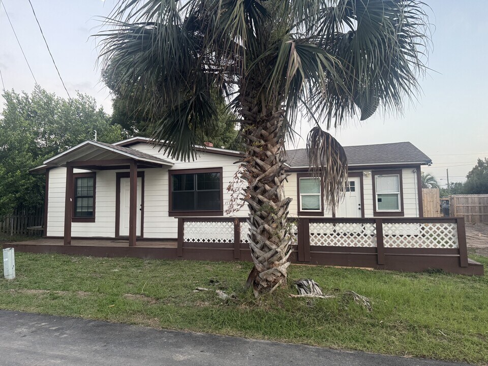 3712 W 22nd Plaza in Panama City, FL - Building Photo