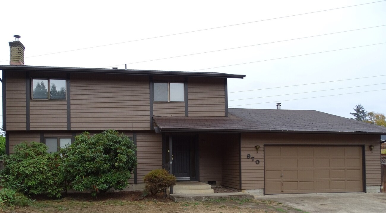 970 S 55th Pl in Springfield, OR - Building Photo