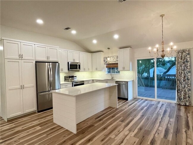 104 Cowal Dr S in Spicewood, TX - Building Photo - Building Photo