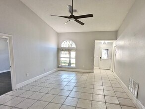 4970 Reagen Way in Sarasota, FL - Building Photo - Building Photo