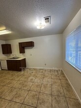 1423 E Douglas Ave in Visalia, CA - Building Photo - Building Photo