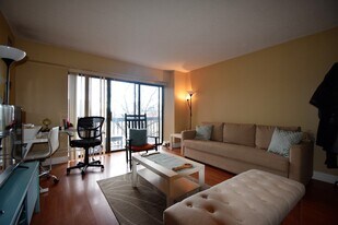 15 N Beacon St, Unit 611 in Boston, MA - Building Photo