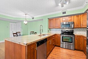 140 Yacht Club Way in Hypoluxo, FL - Building Photo