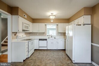 801 Winchester Ct in West Chester, PA - Building Photo - Building Photo