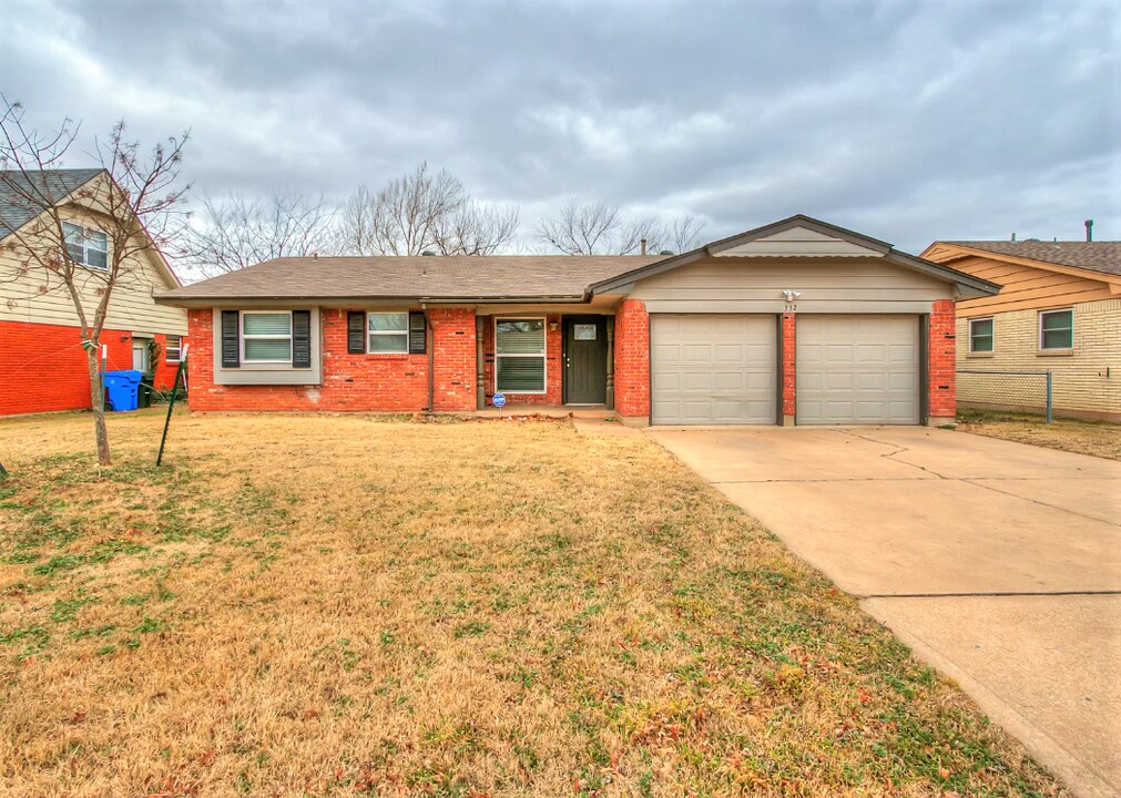 332 Collier Dr in Norman, OK - Building Photo