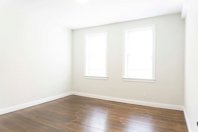 2016 Commonwealth Ave, Unit F in Boston, MA - Foto de edificio - Building Photo