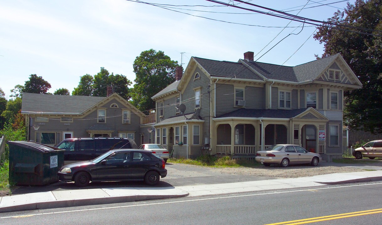 89 Central St in Foxboro, MA - Building Photo