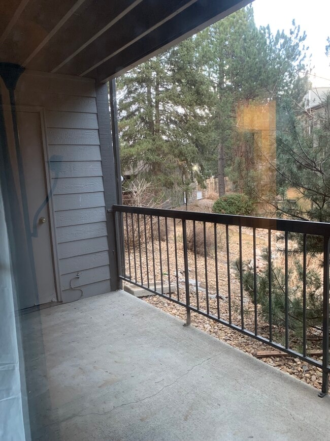 2575 S Syracuse Way, Unit E 107 in Denver, CO - Foto de edificio - Building Photo