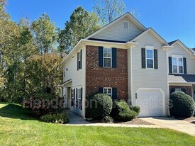 8803 Cinnabay Dr in Charlotte, NC - Building Photo