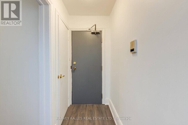 2905 St Clair Ave E in Toronto, ON - Building Photo - Building Photo