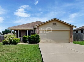 255 Challenger in Kyle, TX - Building Photo