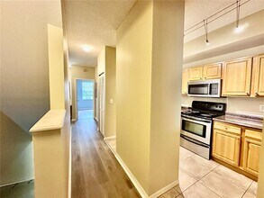 5001 Baraldi Cir in Sarasota, FL - Building Photo - Building Photo