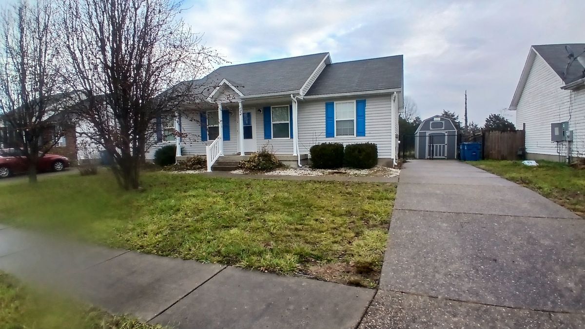 489 Lakes of Dogwood Blvd in Shepherdsville, KY - Building Photo