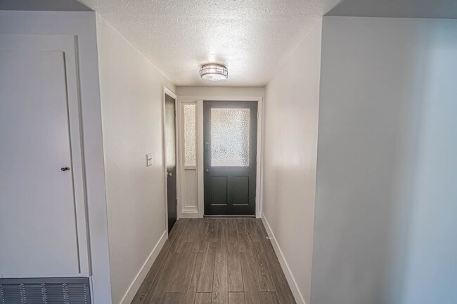 19619 Delight St in Santa Clarita, CA - Building Photo - Building Photo