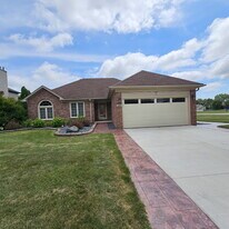 33010 Mazara Dr in Fraser, MI - Building Photo