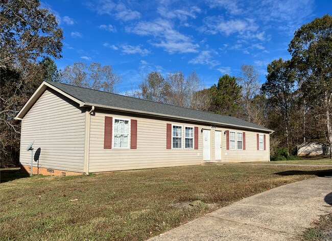 Southfork Apartments in Dallas, NC - Foto de edificio - Building Photo