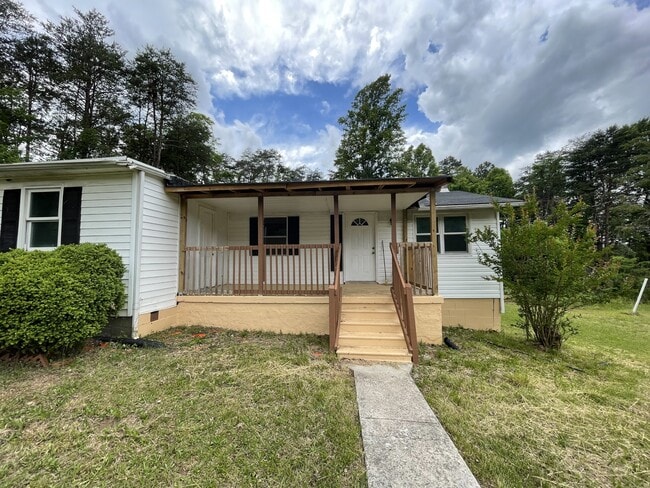 1165 Hawkins Rd in Evington, VA - Building Photo - Building Photo