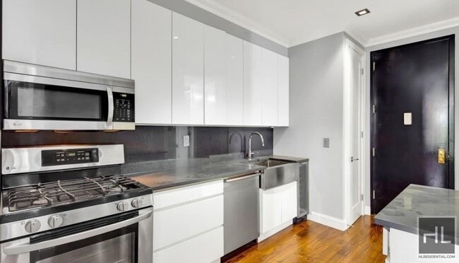 East 58th Street in New York, NY - Building Photo - Building Photo