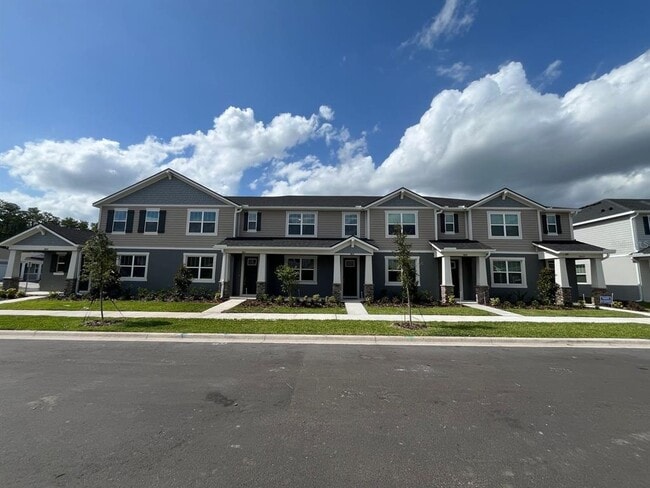 9815 Walkway Dr in Orlando, FL - Building Photo - Building Photo