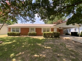 707 N Lane Wells Dr in Longview, TX - Building Photo