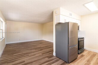 7901 NW 44th Ct in Coral Springs, FL - Building Photo - Building Photo