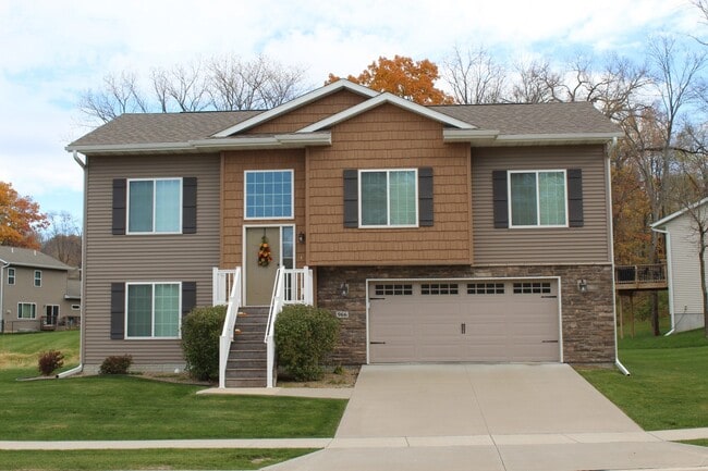 property at 966 Manitou Trail