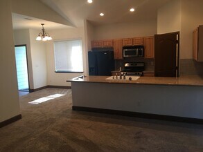 1136 W Willow Lake Loop in Coeur d'Alene, ID - Foto de edificio - Building Photo
