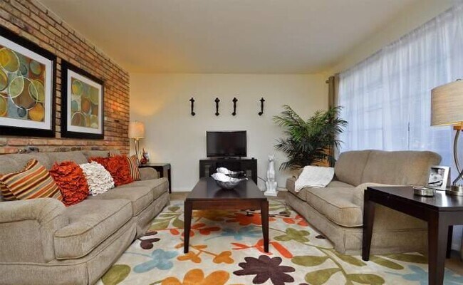 property at 5815 Gulfton St