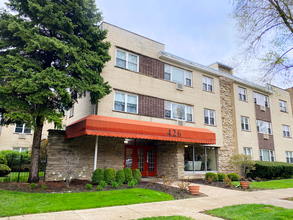 Renaissance Condos in Oak Park, IL - Building Photo - Building Photo