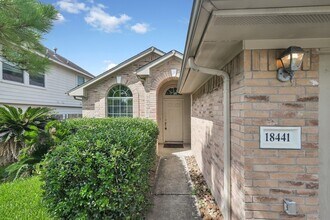 18441 Sunrise Oaks Ct in Montgomery, TX - Foto de edificio - Building Photo