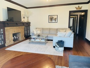 2517 W Gunnison St, Unit 3 in Chicago, IL - Foto de edificio - Building Photo