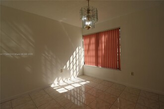 12383 SW 94th Ln in Miami, FL - Foto de edificio - Building Photo