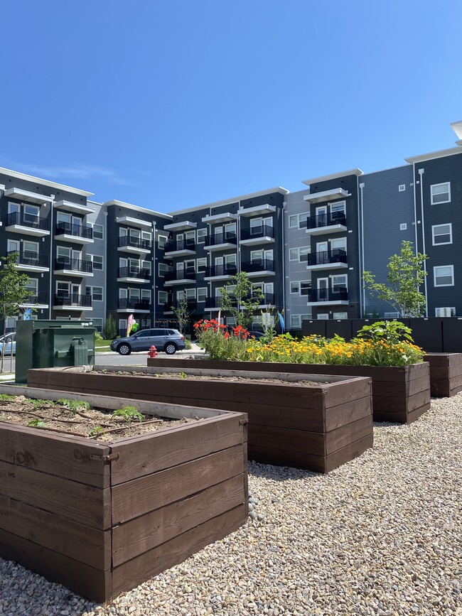 Hart Apartments in Clearfield, UT - Foto de edificio - Building Photo