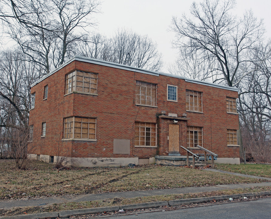 935 Wawona Rd in Dayton, OH - Foto de edificio