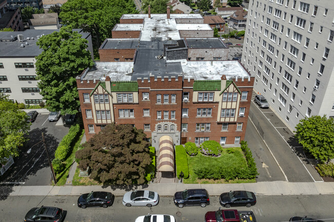 Glenbrook Road Condominiums in Stamford, CT - Building Photo - Building Photo