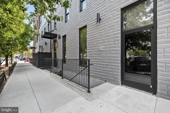 property at 400 S Conkling St