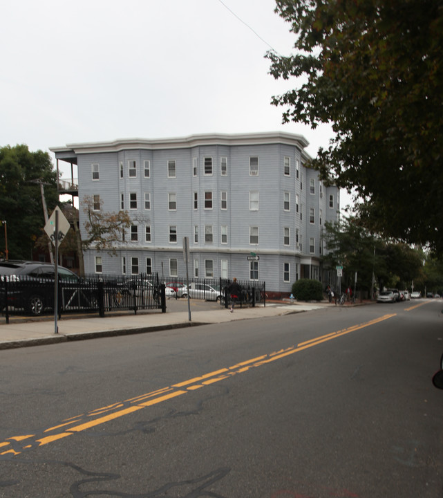 Magazine Street Apartments in Cambridge, MA - Foto de edificio